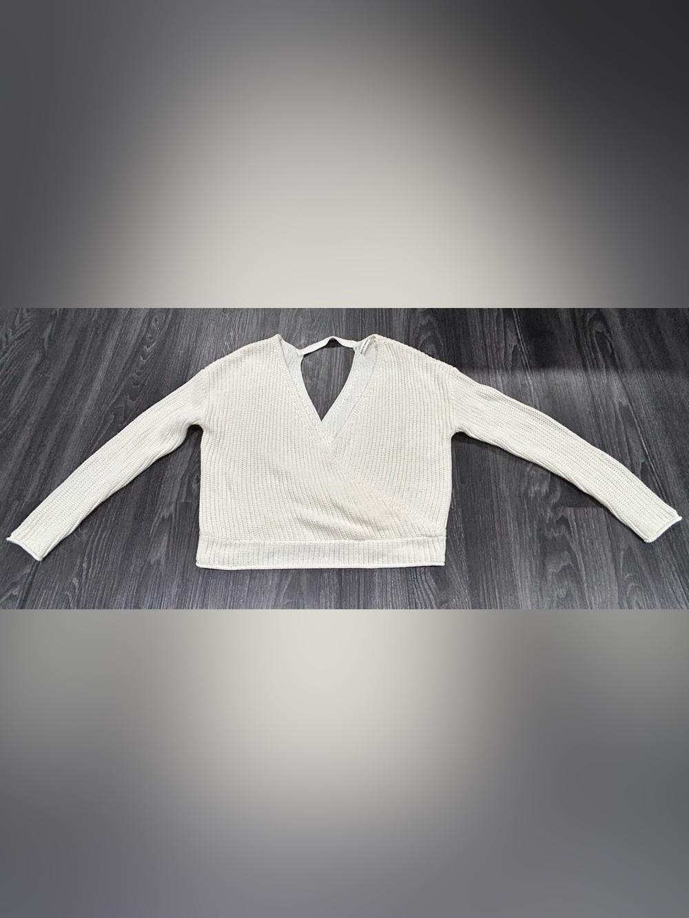 moon & madison Cream V-Neck Lightweight Knit Sweater Size XS
